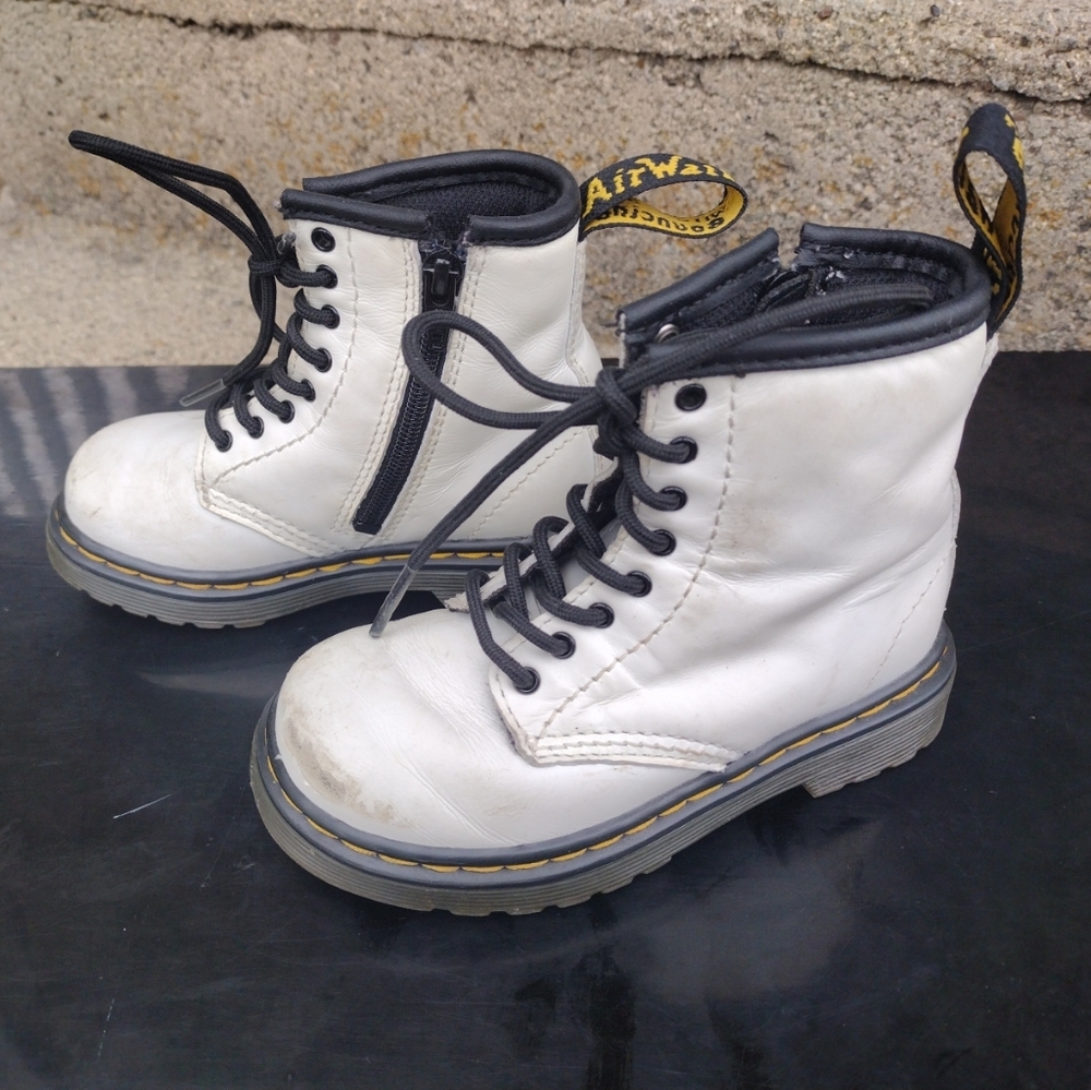 DOC DR. MARTENS Kids Boots US Size 7 EU 23 White Zip/Laces 1460T. Very Good